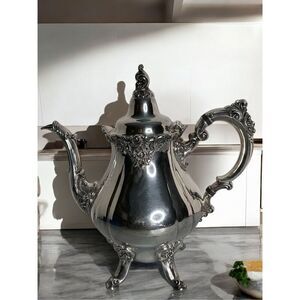 Vintage Wallace Baroque Silverplate Coffee/Tea Pot Ornate‎ Footed #281 Excellent